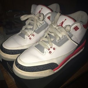 Jordan retro 3 Fired red size 7Y